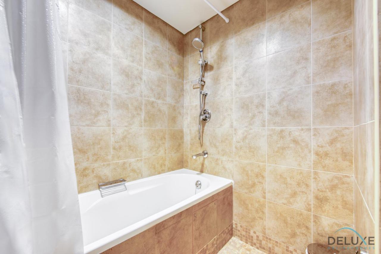 Unbeatable Rate Stylish 1Br With Balcony Near Metro By Deluxe Holiday Homes Дубай Екстериор снимка